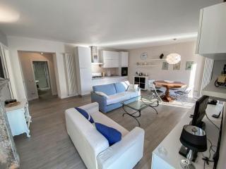 Angela Lake View Apartment - 6