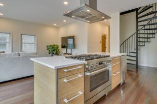Steps to Lake & Beach! Multi-Level Oakland Haven - 2