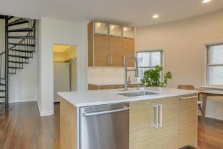 Steps to Lake & Beach! Multi-Level Oakland Haven - 3