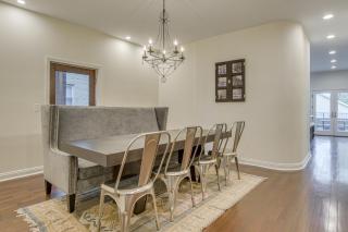 Steps to Lake & Beach! Multi-Level Oakland Haven - 1