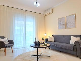 Cozy City Center Apartment - 7