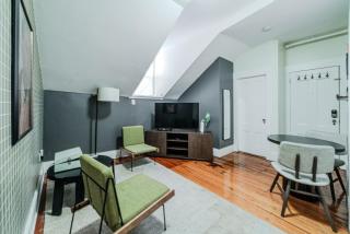Beacon Hill Charm - 7