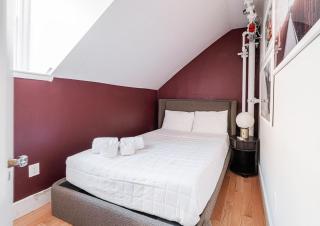 Beacon Hill Charm - 9