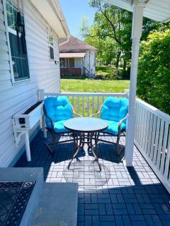 Cozy 3 Bedroom Home a short walk to Main Street Shadow Lake Dance Night Club - 2