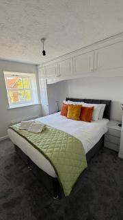 Bradley Stoke 3 Bedroom House Bristol - 7
