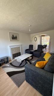 Bradley Stoke 3 Bedroom House Bristol - 0