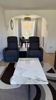 Bradley Stoke 3 Bedroom House Bristol - 1
