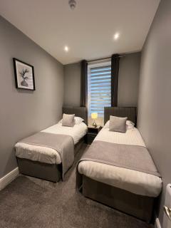 The Globe Apartments and Bedrooms - 6