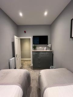 The Globe Apartments and Bedrooms - 5