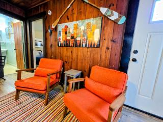 #04-Adorable Large 1 Bedroom Lakeside Cottage- Pet Friendly - 3