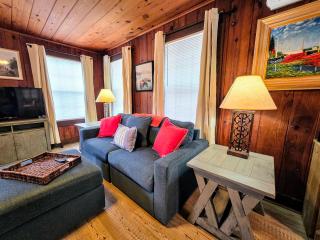#04-Adorable Large 1 Bedroom Lakeside Cottage- Pet Friendly - 2