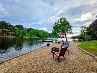 #02 - Unique Lakeside Studio Cottage- Pet Friendly - 4