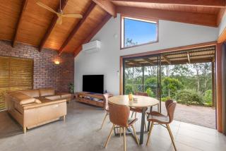 Forever Views - 4BR Peaceful Scenic Getaway - Woombye - 1
