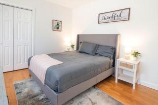 Cozy 4BR Getaway Free Parking Near OHare Airport - 3