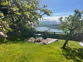 Coed y Berclas cottage, private orchard with stunning sea views - 8