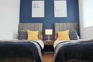 Central 3-Bed Home, Parking Garden, Milton Keynes - 1