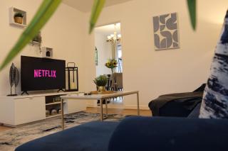 Central 3-Bed Home, Parking Garden, Milton Keynes - 3