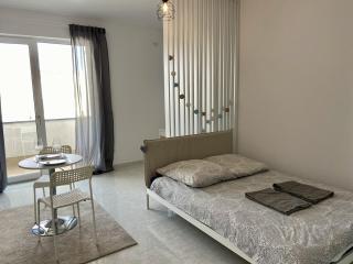 Sasha Collection, Quiet Comfort, Free Parking - 5