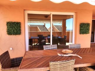 Apartmento familiar con piscina con vista al mar - 3