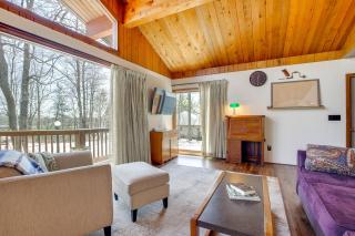 Woodsy Plymouth Hideaway: Hot Tub & Game Room - 2