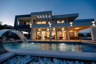 Seaside Stone House - 9