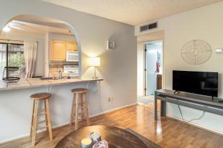 Pool Access! Quiet Condo, 2 Mi to Reid Park - 4