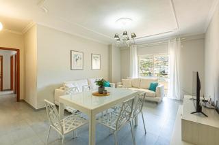 Alpha 2 BR Apt - 3 min Beach, Full Kitchen - 6