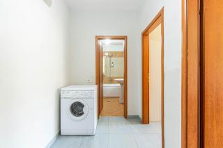 Alpha 2 BR Apt - 3 min Beach, Full Kitchen - 3
