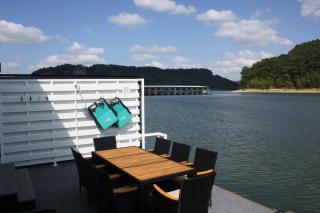 Driftwood Cove Floating House on Lake Cumberland - 0