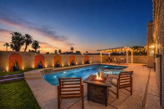 ψ Desert Nights, a heated pool and spa retreat, 15 Minutes to Las Vegas Strip - 8