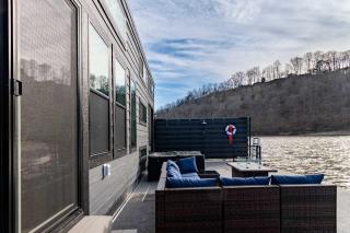 Dock Holiday - A Unique Floating House on Lake Cumberland - 0