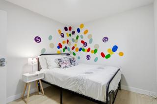 Designer 3BR Home 18 Min to Airport - 1