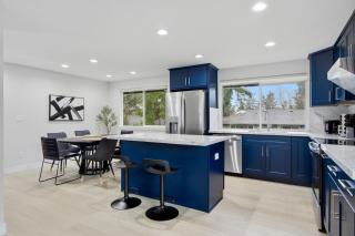 Designer 3BR Home 18 Min to Airport - 7