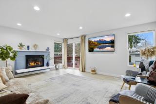 Designer 3BR Home 18 Min to Airport - 6