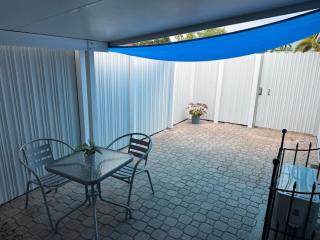 Cozy Queen Studio Patio BBQ and Free Parking - 7