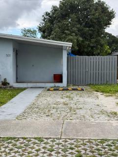 Cozy Queen Studio Patio BBQ and Free Parking - 5