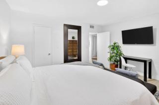 1BR Sunny Isles Getaway with Parking - 4