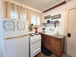 #09 - Large Lakeview One Bedroom- Pet Friendly - 2
