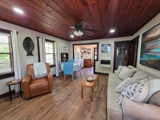 #09 - Large Lakeview One Bedroom- Pet Friendly - 8