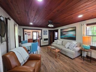 #09 - Large Lakeview One Bedroom- Pet Friendly - 4