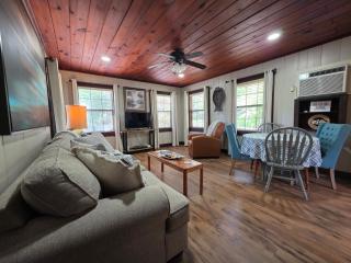 #09 - Large Lakeview One Bedroom- Pet Friendly - 9