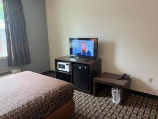 Regency Inn & Suites - 3