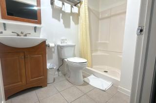 At 9 Motel Near Freehold I-195 - 3
