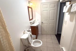 At 9 Motel Near Freehold I-195 - 1