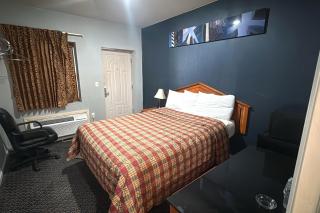 At 9 Motel Near Freehold I-195 - 6