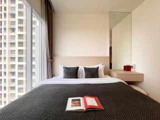 Near BTS l Workspace l Pool and Sauna - 9