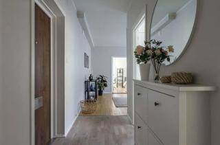 Modern 1BR Apartment with Balcony 20min to City - 4