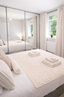 Stunning 2BDR near Glasgow - Sleeps 4 - Parking - 2
