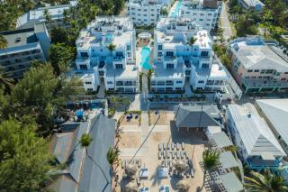 Beachfront Condo, 2 Pools, Private Beach, 8 Guest - 4