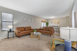 Modern 2BR Duplex in Gahanna Near Easton Airpor - 5